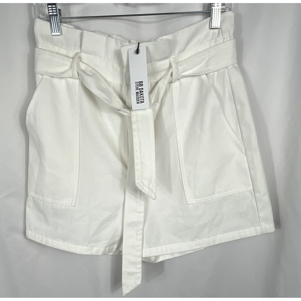 Steve Madden BB Dakota Women's Belted White Shorts Size Medium‎